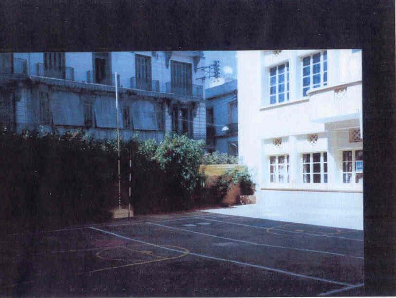 03 ECOLE JULES RENARD 2002 LA COUR DU PREAU VERS LA RUE D ARZEW.JPG